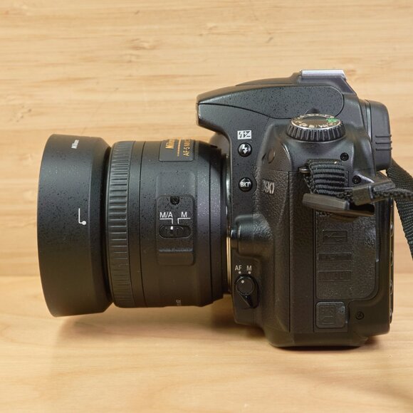 Nikon D90 DSLR 12.3MP with AF‑S DX Nikkor 35mm f/1.8G Lens – Tested - Picture 7 of 13